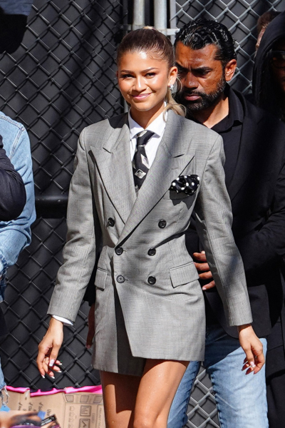 A ’90s French Manicure Is The Perfect Addition To Zendaya’s Vintage Tailoring